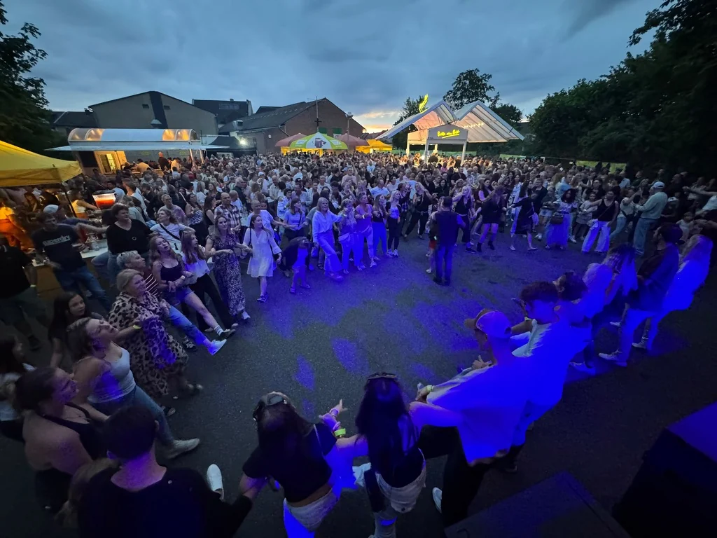 Jennifer Sturm bei einem Live-Auftritt